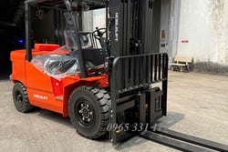 Mua xe nâng điện Trung Quốc chui container 