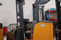 Xe nâng điện cũ Nhật đứng lái