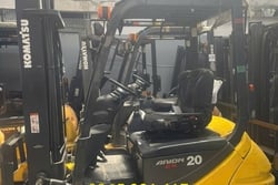 Xe nâng điện ngồi lái Komatsu cũ nội địa Nhật