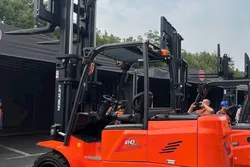 Xe Trung Quốc nâng hàng chạy điện giá rẻ