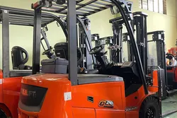 Xe nâng điện Trung Quốc giá bao nhiêu?