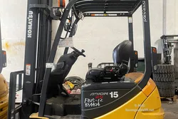 Xe nâng điện Komatsu ngồi lái cũ