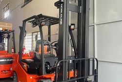 Xe nâng Noblelift động cơ Nhật 