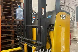 Xe nâng điện cũ đứng lái