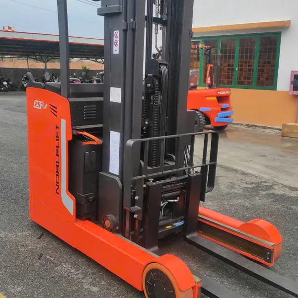 Xe nâng điện đứng lái Noblelift