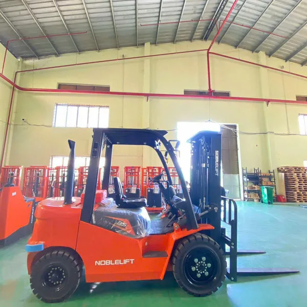 Xe nâng dầu 3.5 Tấn