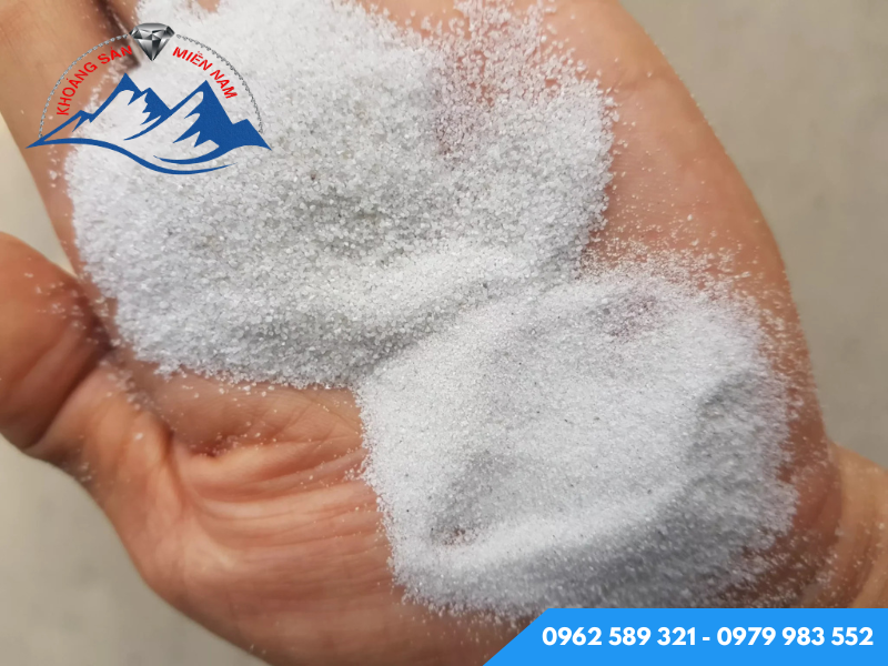 Cát trắng làm sân chơi là loại cát chuyên biệt, thường được sử dụng trong các khu vực vui chơi cho trẻ em. Cát trắng làm sân chơi là loại cát chuyên biệt, thường được sử dụng trong các khu vực vui chơi cho trẻ em.