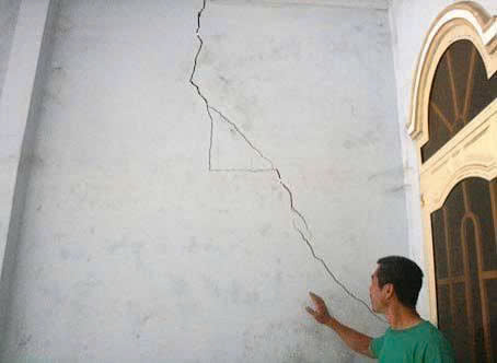 nhà bị nứt dùng keo chống thấm nhà bị nứt dùng keo chống thấm