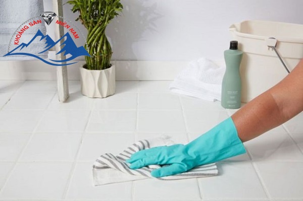 Trộn keo dán gạch Trộn keo dán gạch