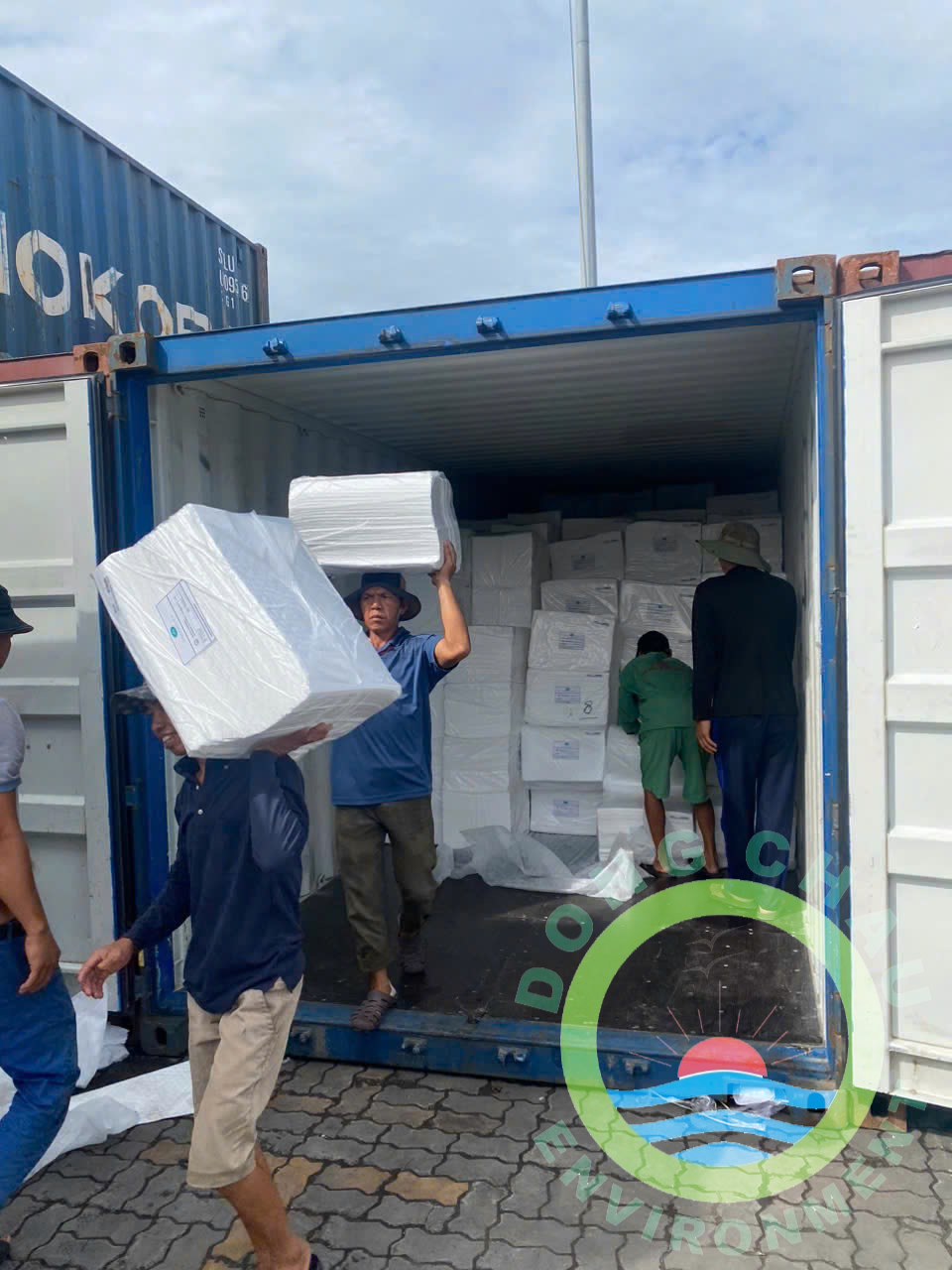 Tấm thấm hút dầu rò rỉ đổ tràn Indo Oil Absorbent pad tại kho