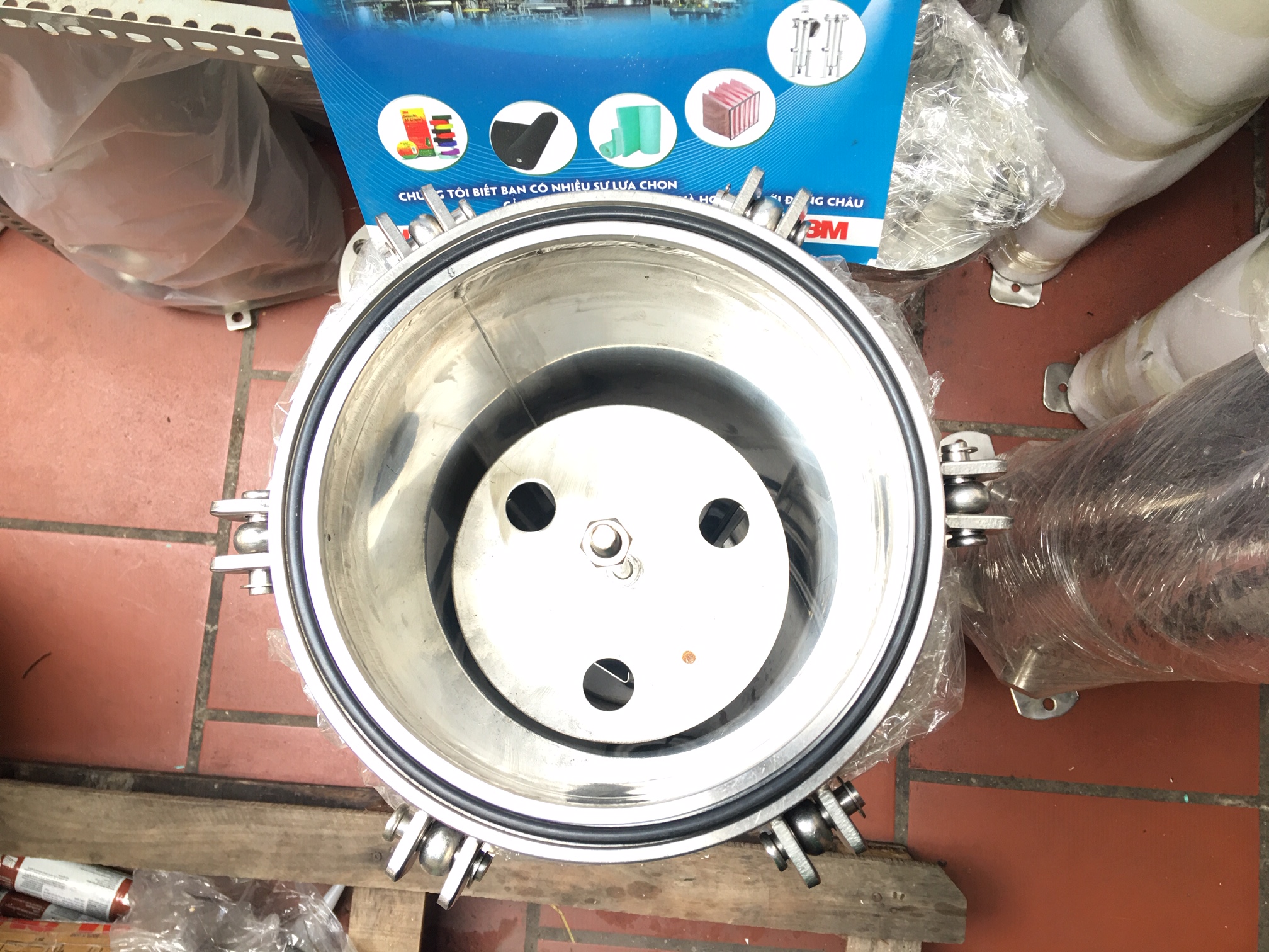 bên trong Bộ housing lọc nước 3 lõi 20-inch chất liệu inox