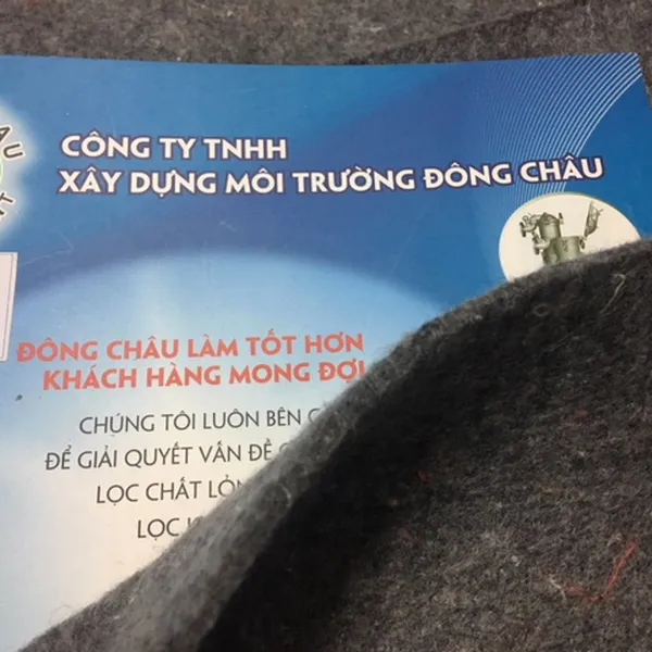 Tấm thấm hút dầu lẫn trong nước thải