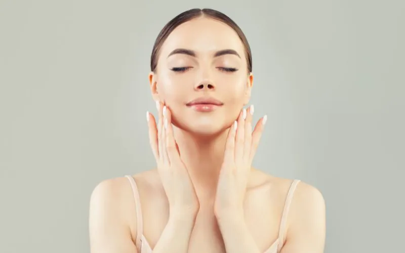 Khám phá các bước chăm sóc da mặt hàng ngày để có được làn da tươi sáng và căng tràn sức sống