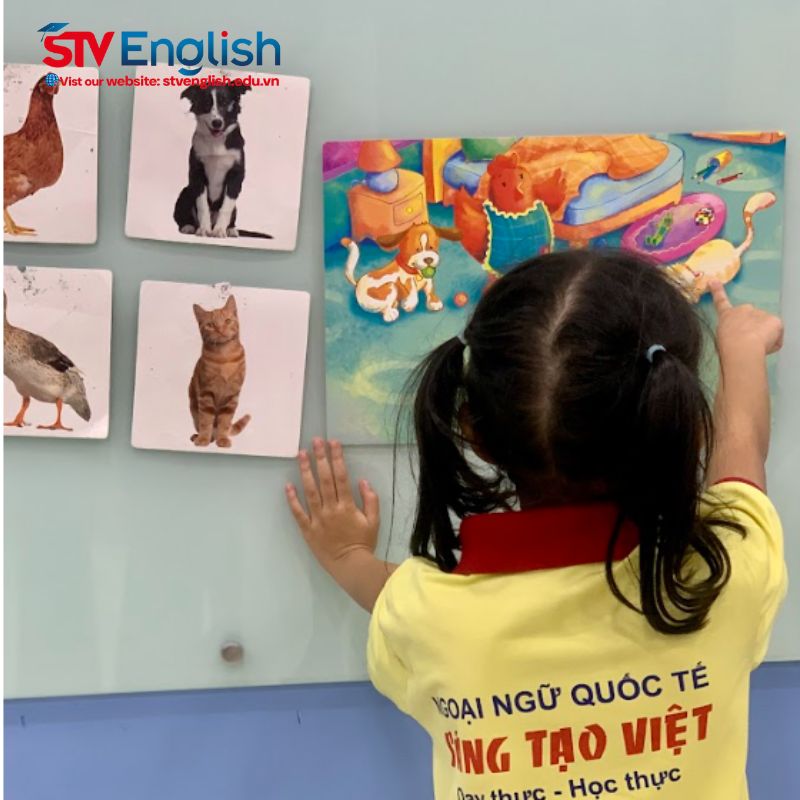 Học tiếng Anh qua thuyết trình giúp trẻ mở rộng vốn từ vựng và mẫu câu Học tiếng Anh qua thuyết trình giúp trẻ mở rộng vốn từ vựng và mẫu câu