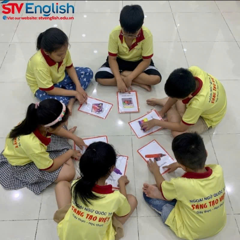Kĩ năng học tiếng Anh qua thuyết trình cho người học tại STV English. Kĩ năng học tiếng Anh qua thuyết trình cho người học tại STV English.
