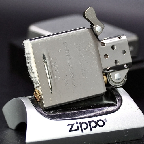 ZIPPO XƯA 2002 - HÀNG XƯA THẬP NIÊN 2000s _ CHỦ ĐỀ LÁ PHÔNG CANADA