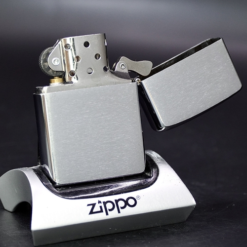 ZIPPO XƯA 2000 - HÀNG XƯA THẬP NIÊN 2000s _ CHỦ ĐỀ TAY GẤU