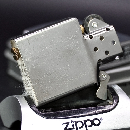 ZIPPO XƯA 2000 - HÀNG XƯA THẬP NIÊN 2000s _ CHỦ ĐỀ TAY GẤU