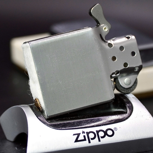 ZIPPO XƯA 1976 - HÀNG XƯA THẬP NIÊN 70s _ CHỦ ĐỀ TRƯỜNG ĐẠI HỌC IVY LEAGUE
