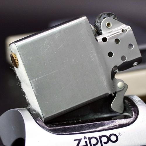 ZIPPO XƯA 1976 - HÀNG XƯA THẬP NIÊN 70s _ CHỦ ĐỀ TRƯỜNG ĐẠI HỌC IVY LEAGUE
