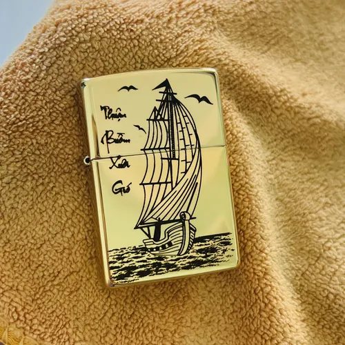 ZIPPO KHẮC THUẬN BUỒM XUÔI GIÓ VỎ DÀY ARMOR