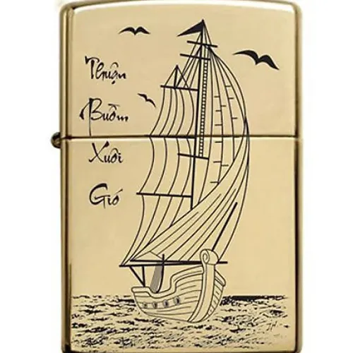 ZIPPO KHẮC THUẬN BUỒM XUÔI GIÓ VÀNG BÓNG VỎ TIÊU CHUẨN
