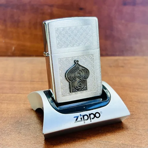 ZIPPO LA MÃ 2000 - XVI LA MÃ CHỦ ĐỀ HOÀNG GIA