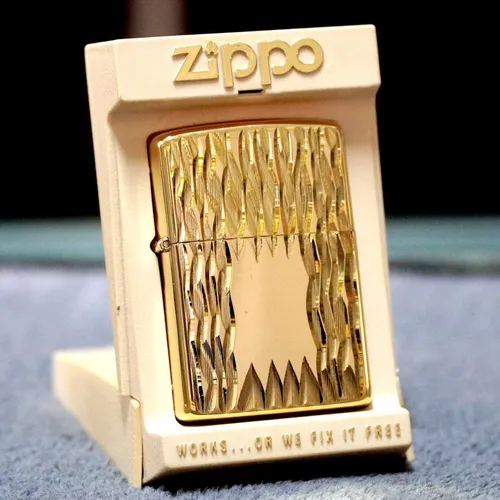 ZIPPO XƯA SẢN XUẤT 1980 - HÀNG XƯA THẬP NIÊN 80s _CHỦ ĐỀ GOLD PLATED SỌC ĐỨNG LÊN PHA GÕ BÚA - MẠ VÀNG
