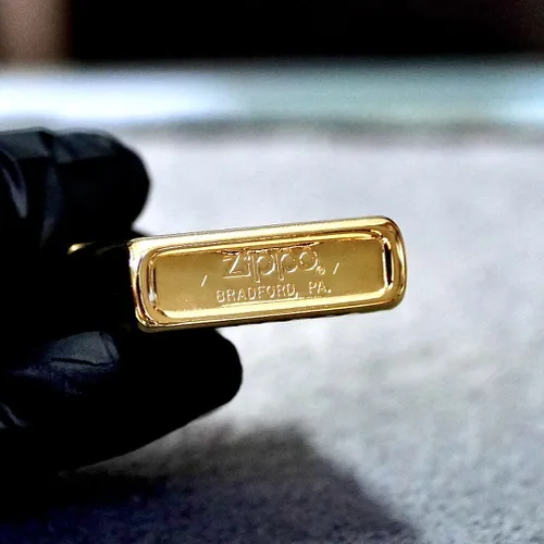 ZIPPO XƯA SẢN XUẤT 1980 - HÀNG XƯA THẬP NIÊN 80s _CHỦ ĐỀ GOLD PLATED SỌC ĐỨNG LÊN PHA GÕ BÚA - MẠ VÀNG