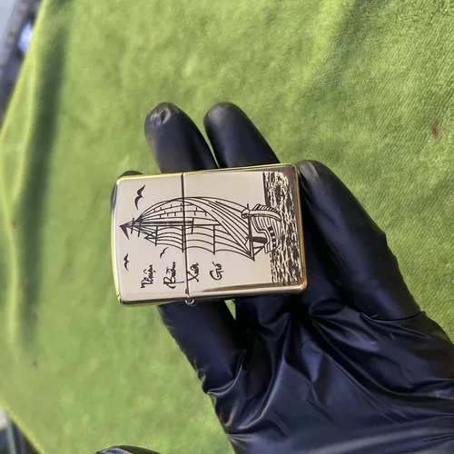 ZIPPO KHẮC THUẬN BUỒM XUÔI GIÓ VỎ DÀY ARMOR