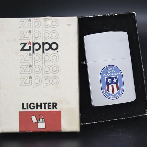 ZIPPO XƯA 1986 - HÀNG XƯA THẬP NIÊN 80s _CHỦ ĐỀ HUMP PILOTS ASSOCIATION