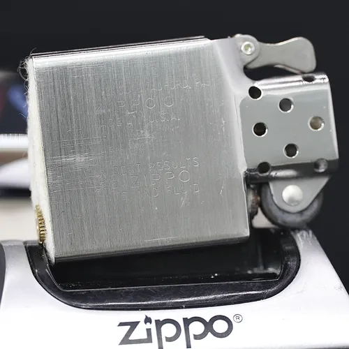 ZIPPO XƯA 1981 - HÀNG XƯA THẬP NIÊN 80s _CHỦ ĐỀ TÀU CHIẾN U.S.S INDEPENDENCE CV 62