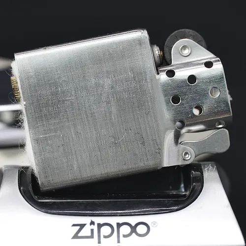 ZIPPO XƯA 1983 - HÀNG XƯA THẬP NIÊN 80s _CHỦ ĐỀ HIẾM TÀU CHIẾN U.S.S IOWA BB-61