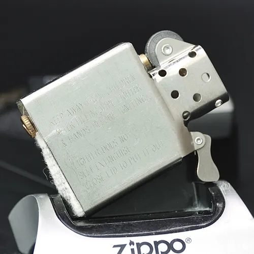 ZIPPO XƯA 1998 - HÀNG XƯA THẬP NIÊN 90s - CHỦ ĐỀ ĐẠI BÀNG_Trong tình trạng New mới nguyên chưa sử dụng