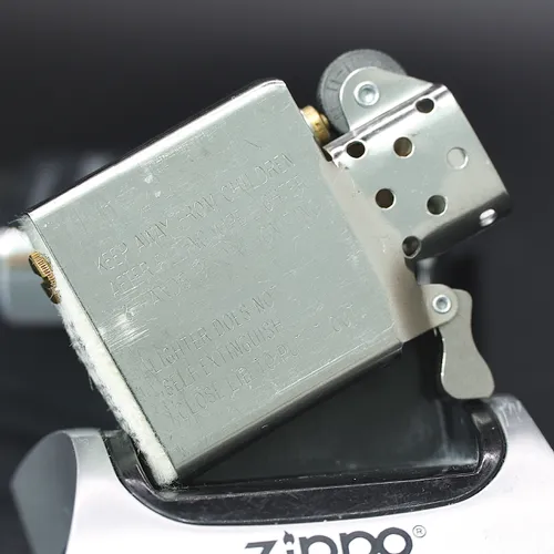 ZIPPO XƯA 1998 - HÀNG XƯA THẬP NIÊN 90s_ CHỦ ĐỀ UNIVERSAL STUDIOS