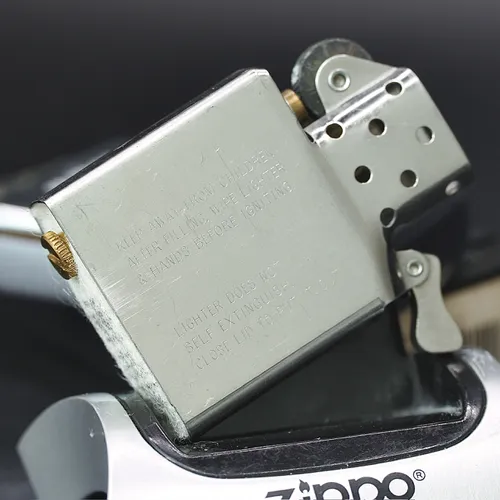 ZIPPO XƯA 1995 - HÀNG XƯA THẬP NIÊN 90s _ CHỦ ĐỀ UNIVERSITY OF HAWAII BRUSHED