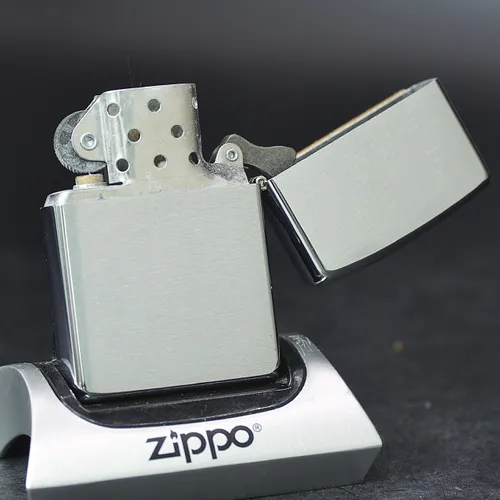 ZIPPO XƯA 2000 - HÀNG XƯA 2000s _ CHỦ ĐỀ FOREVER FRIENDS 2001