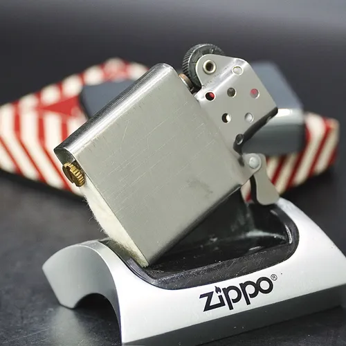 ZIPPO XƯA 1959 - HÀNG XƯA THẬP NIÊN 50s _ CHỦ ĐỀ BOB OSTROW