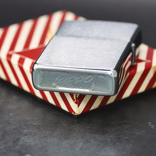 ZIPPO XƯA 1958 - HÀNG XƯA THẬP NIÊN 50s _ CHỦ ĐỀ RED GOAT