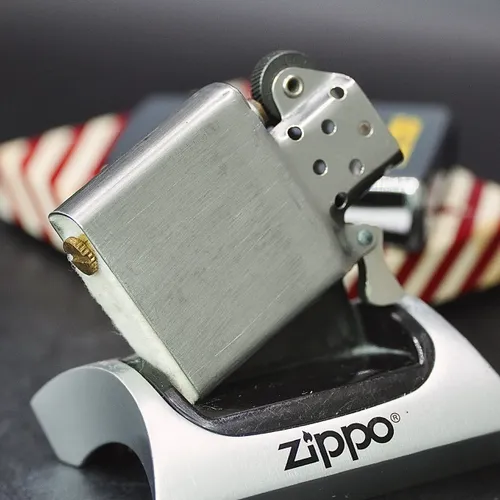 ZIPPO XƯA 1958 - HÀNG XƯA THẬP NIÊN 50s _ CHỦ ĐỀ COLONIAL COMPANY
