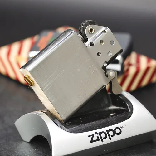 ZIPPO XƯA 1959 - HÀNG XƯA THẬP NIÊN 50s _ CHỦ ĐỀ CHEVRON CLUB