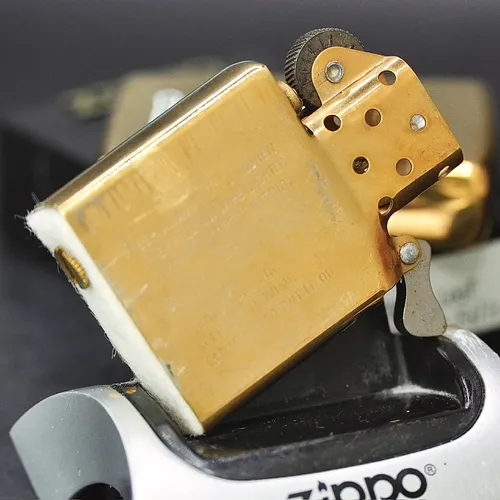 ZIPPO CANADA XƯA 32-92 - HÀNG XƯA THẬP NIÊN 90s _ CHỦ ĐỀ CỜ CANADA