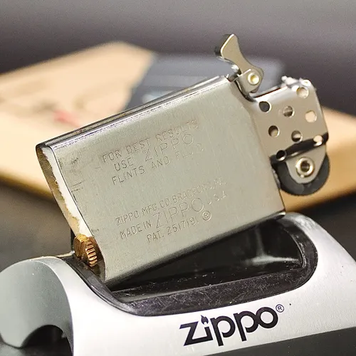 ZIPPO XƯA SLIM 1964 - HÀNG XƯA THẬP NIÊN 60s _ CHỦ ĐỀ BEECHCRAFT SUPER 18
