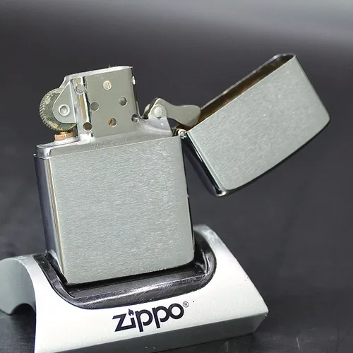 ZIPPO XƯA 1989 - HÀNG XƯA THẬP NIÊN 80s _ CHỦ ĐỀ QUÂN Y HOÀNG GIA ANH