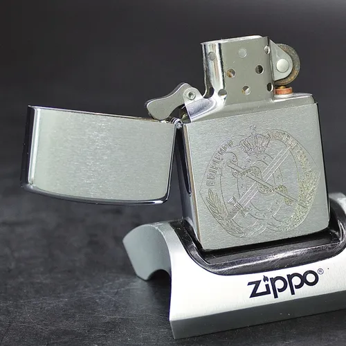 ZIPPO XƯA 1989 - HÀNG XƯA THẬP NIÊN 80s _ CHỦ ĐỀ QUÂN Y HOÀNG GIA ANH
