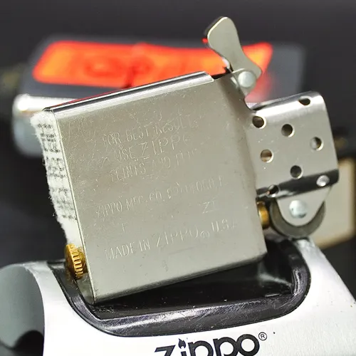 ZIPPO XƯA 1996 - HÀNG XƯA THẬP NIÊN 90s_ CHỦ ĐỀ TÀU NGẦM WYOMING SSBN-742
