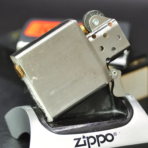 ZIPPO XƯA 1996 - HÀNG XƯA THẬP NIÊN 90s_ CHỦ ĐỀ TÀU NGẦM WYOMING SSBN-742