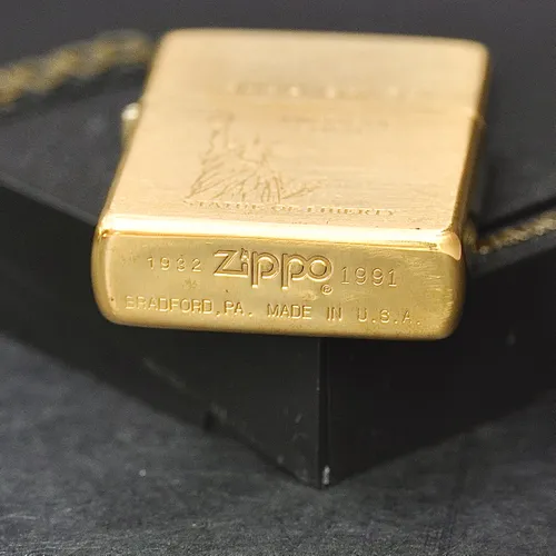 ZIPPO XƯA CHU NIÊN 32-91 - HÀNG XƯA THẬP NIÊN 90s_ CHỦ ĐỀ NỮ THẦN TỰ DO