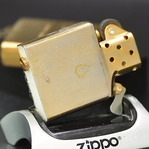 ZIPPO XƯA CHU NIÊN 32-91 - HÀNG XƯA THẬP NIÊN 90s_ CHỦ ĐỀ NỮ THẦN TỰ DO