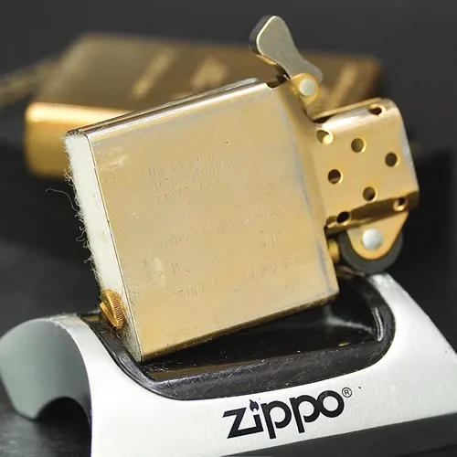 ZIPPO XƯA CHU NIÊN 32-91 - HÀNG XƯA THẬP NIÊN 90s_ CHỦ ĐỀ NỮ THẦN TỰ DO